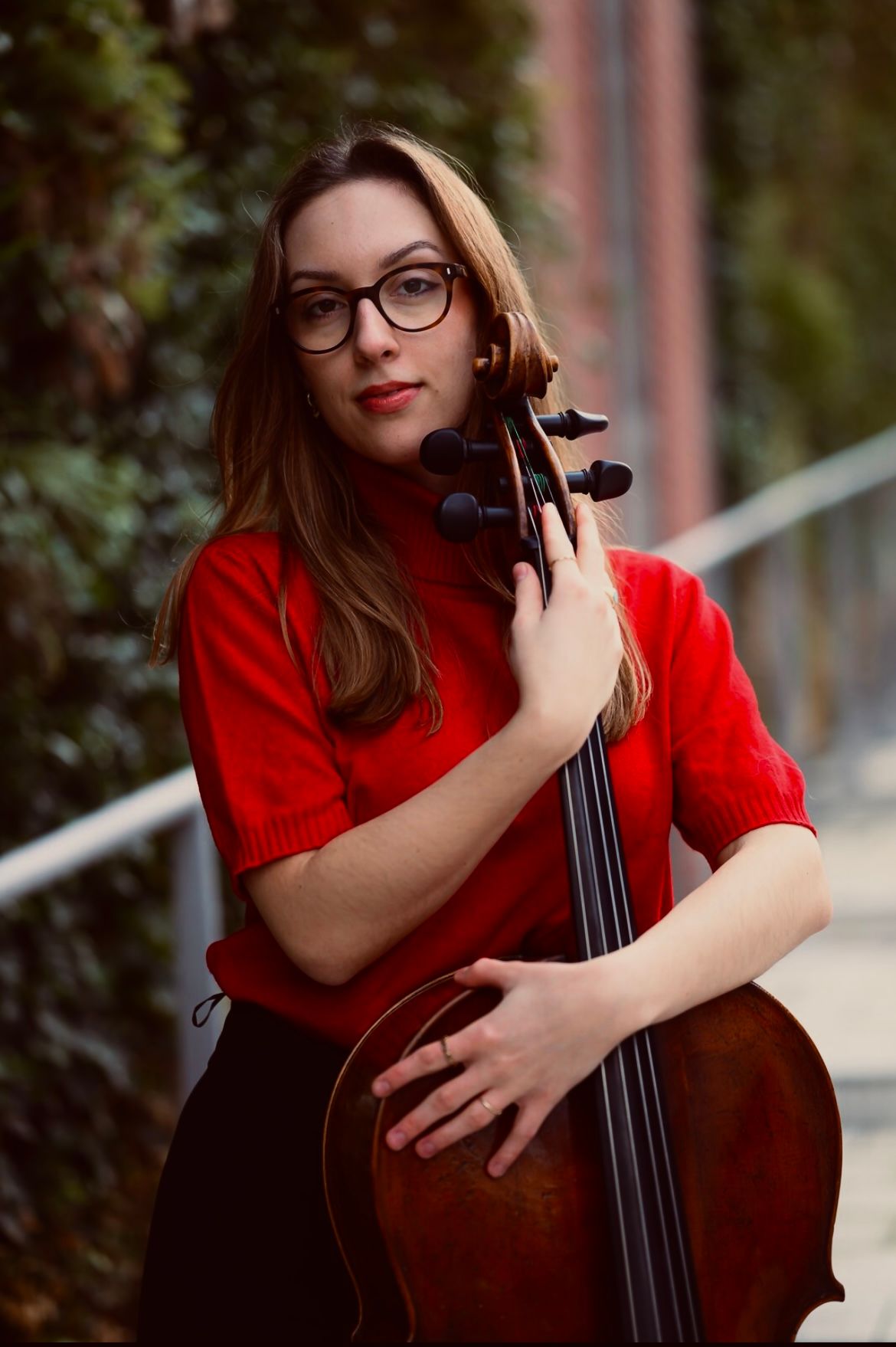 Henrika Graßau mit ihrem Cello in Hamburg